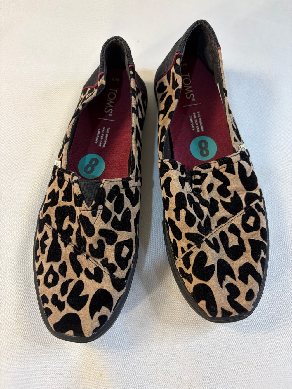 TOMS Woman’s Animal Print Size 8 Black Sole Slip on sneakers Cheetah Print